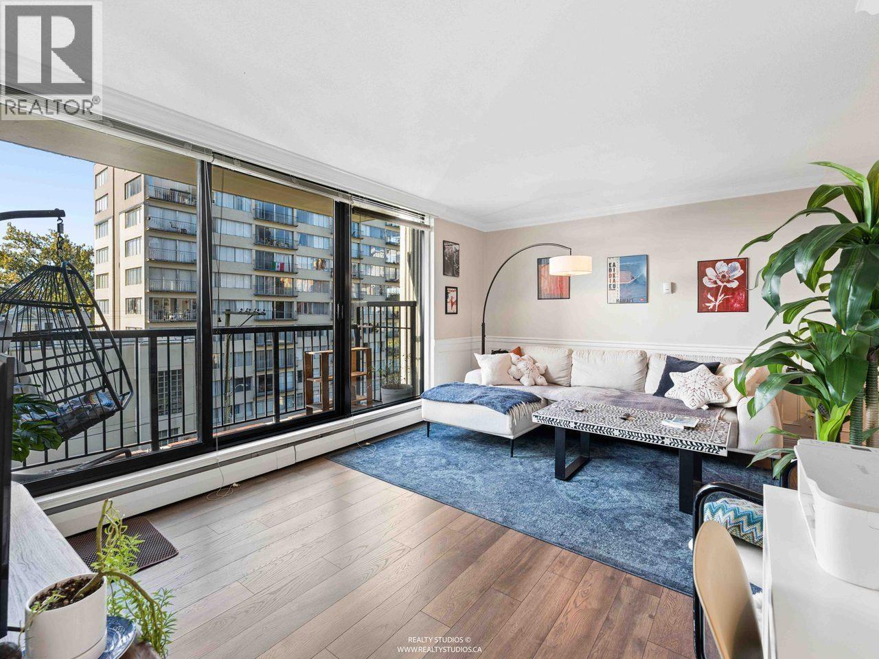 207 1330 Harwood Street, Vancouver