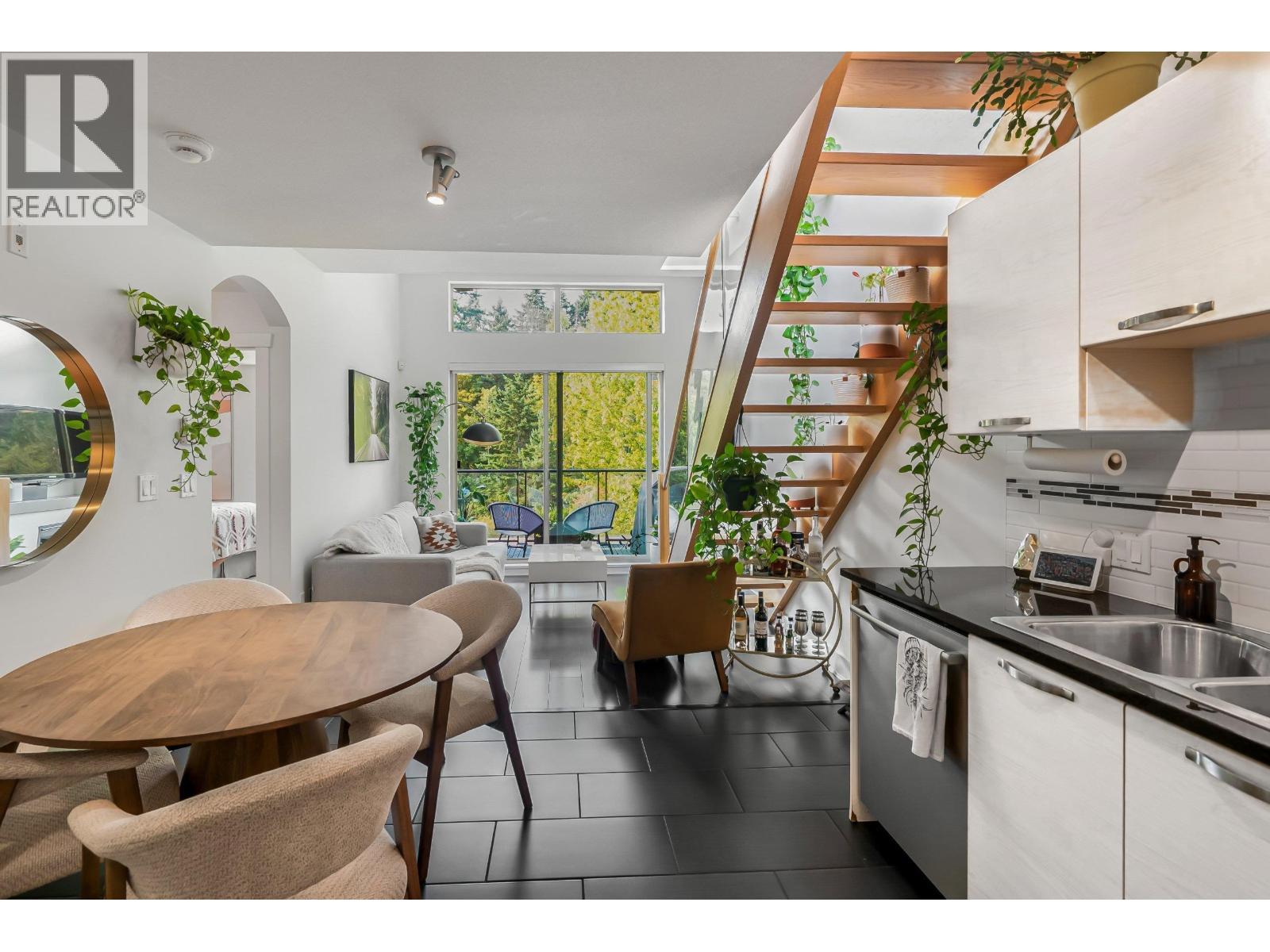 401 7418 Byrnepark Walk, Burnaby