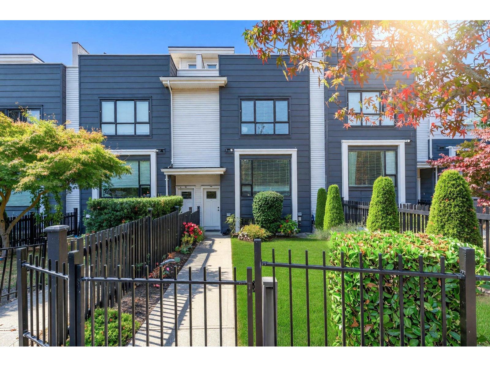 218 2277 Oak Meadows Drive, Surrey