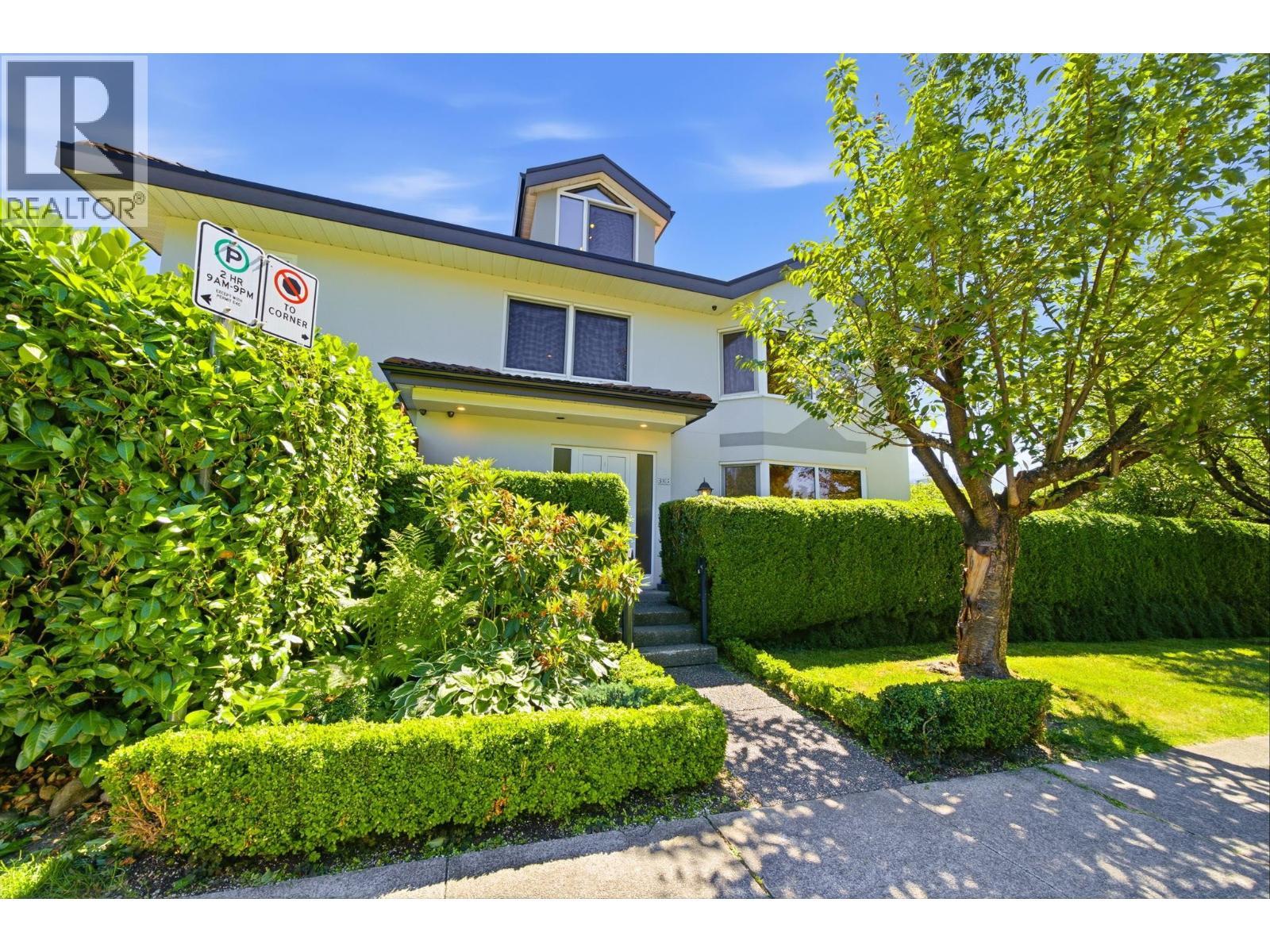 305 E 17TH Street, North Vancouver