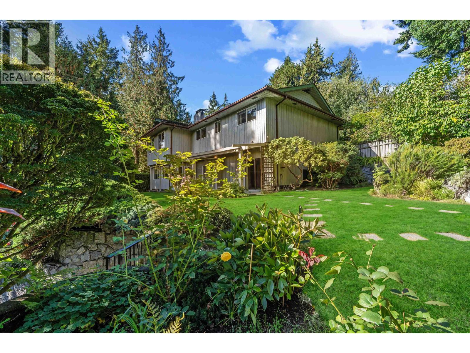 6250 Summit Avenue, West Vancouver