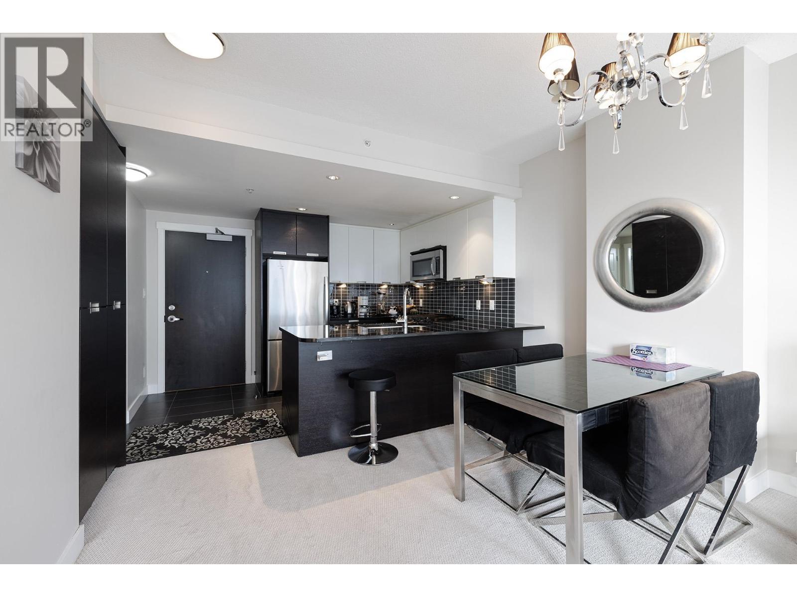 1606 2968 Glen Drive, Coquitlam