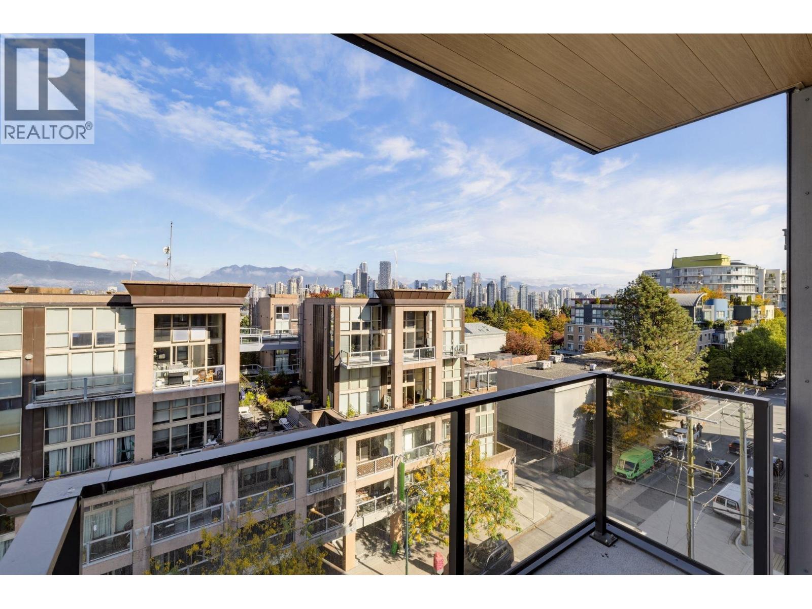 702 1530 W 6TH Avenue, Vancouver