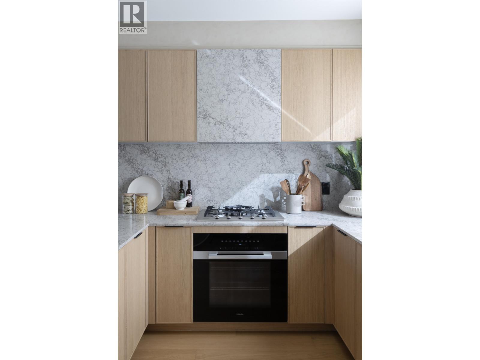 158 5377 Oak Street, Vancouver