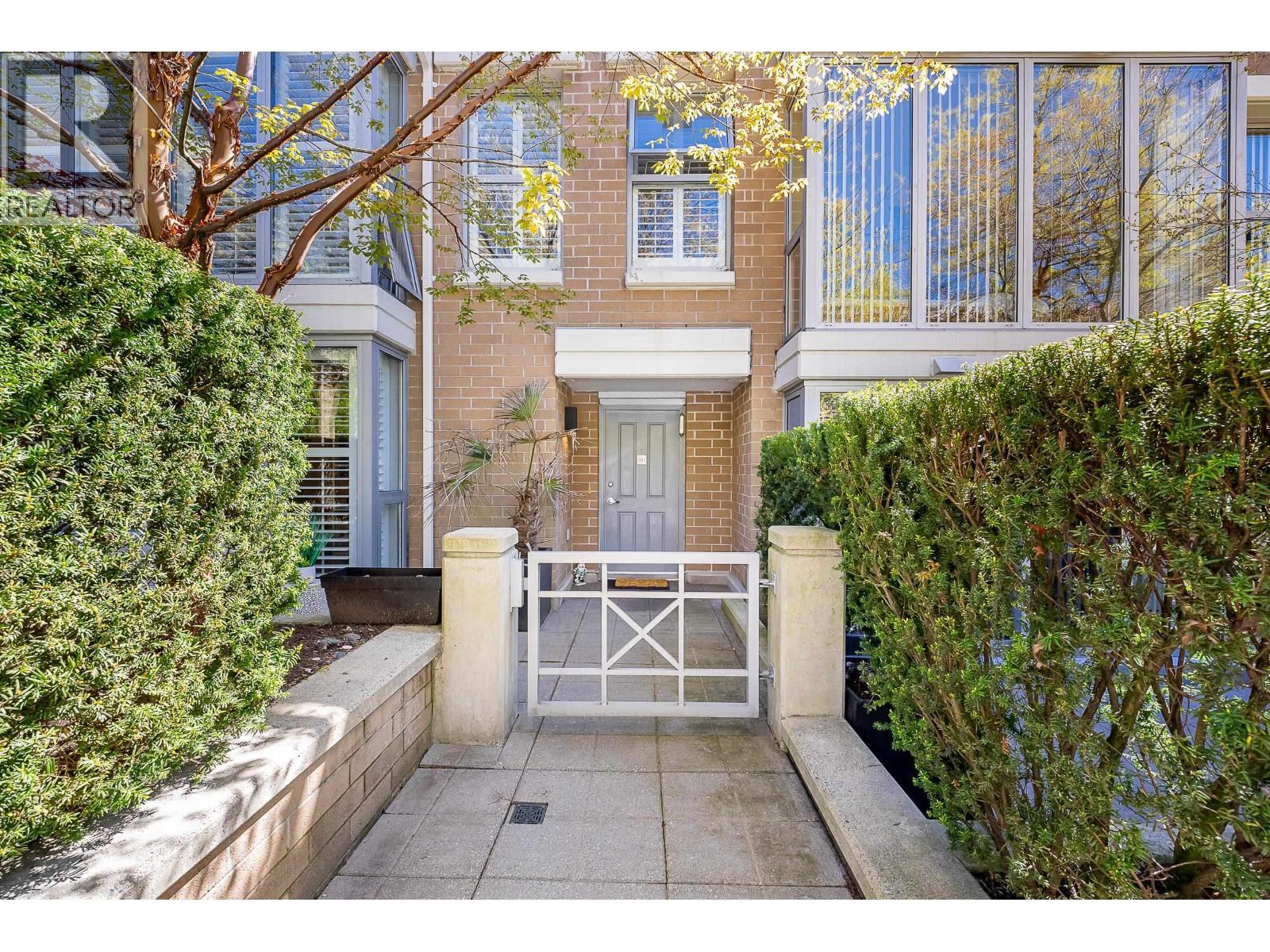 3 290 Newport Drive, Port Moody