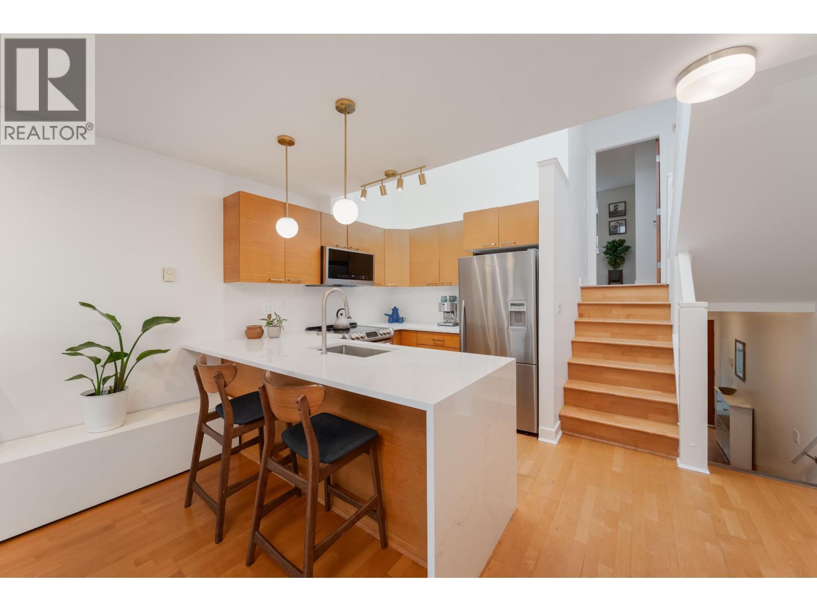 9 1250 W 6TH Avenue, Vancouver