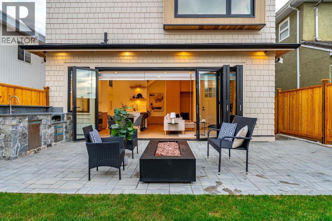 2 5355 Inverness Street, Vancouver