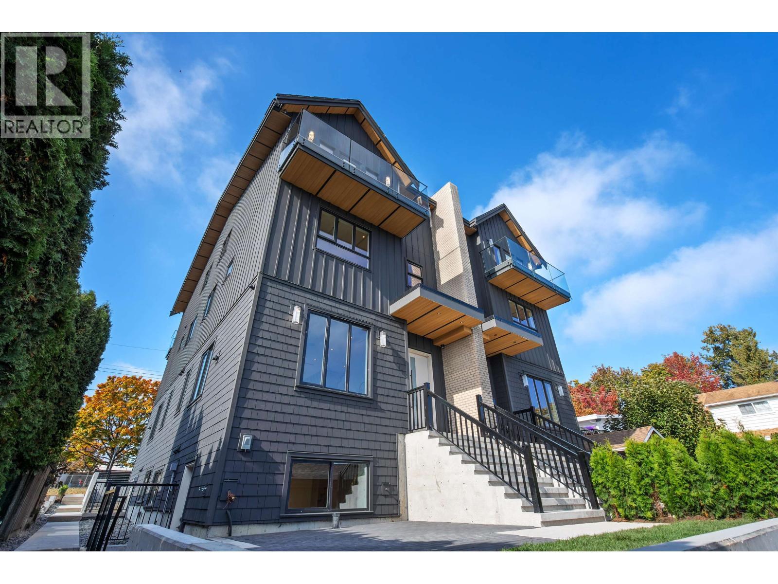 4 1060 Stratford Avenue, Burnaby