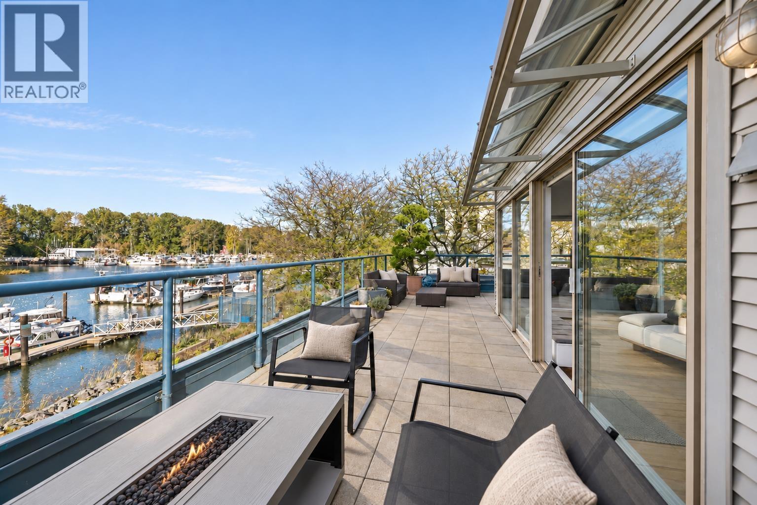202 4743 W River Road, Ladner