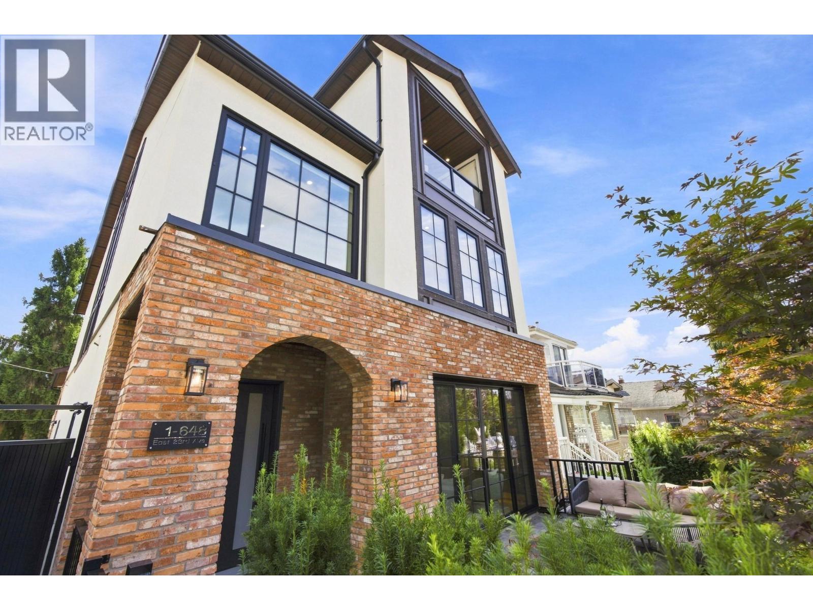 2 648 E 23RD Avenue, Vancouver