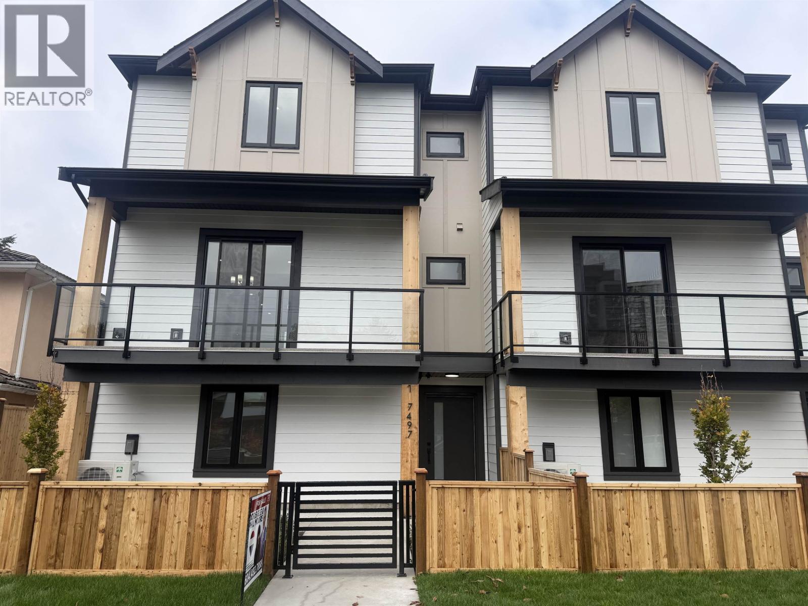 1 7497 Holly Street, Burnaby