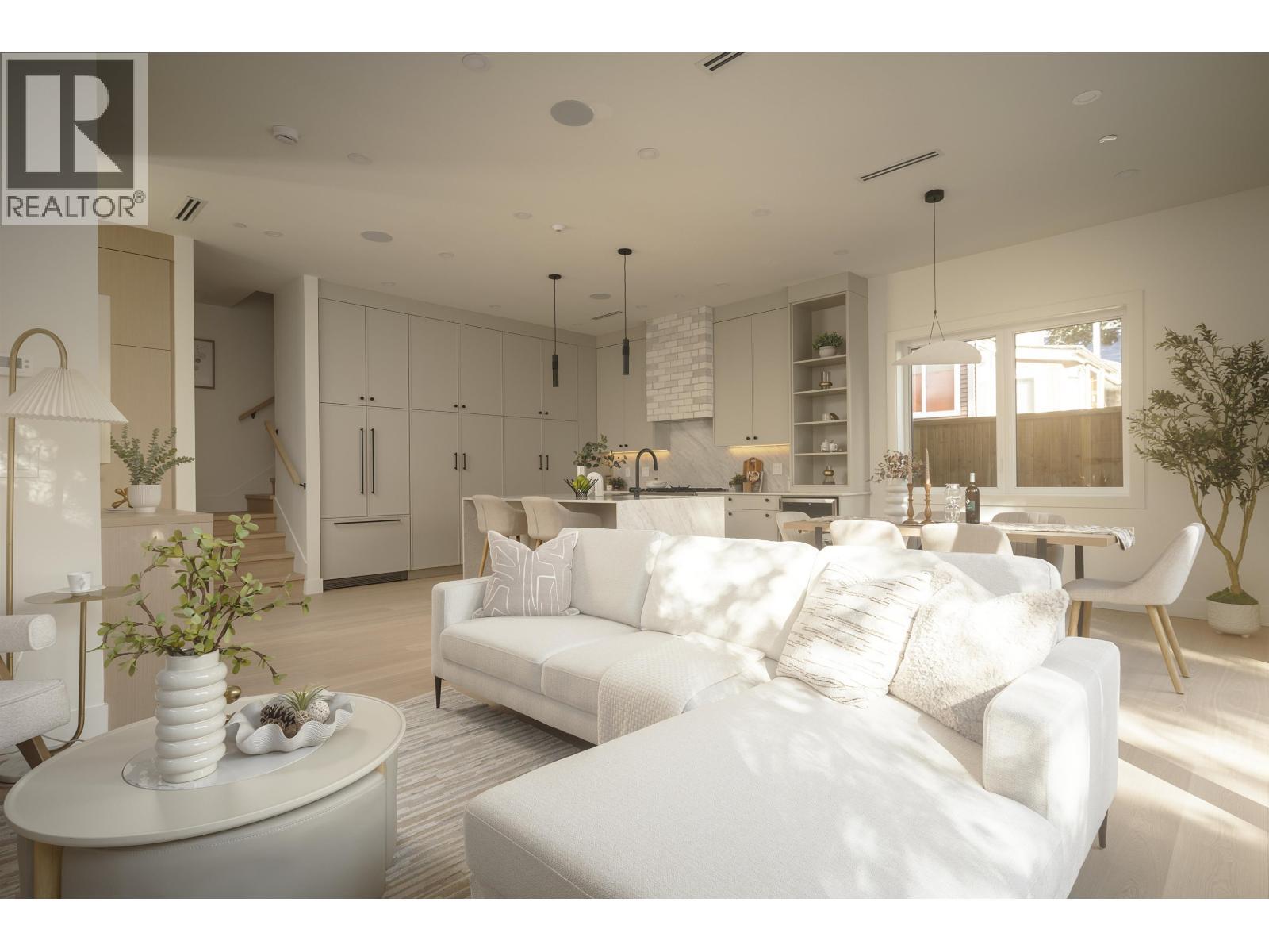 2 1376 E 11TH Avenue, Vancouver