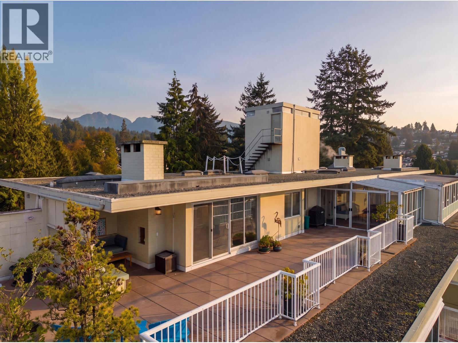 701 1425 Esquimalt Avenue, West Vancouver