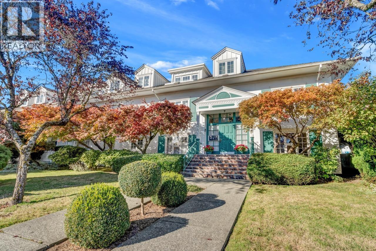 304 120 W 17TH Street, North Vancouver