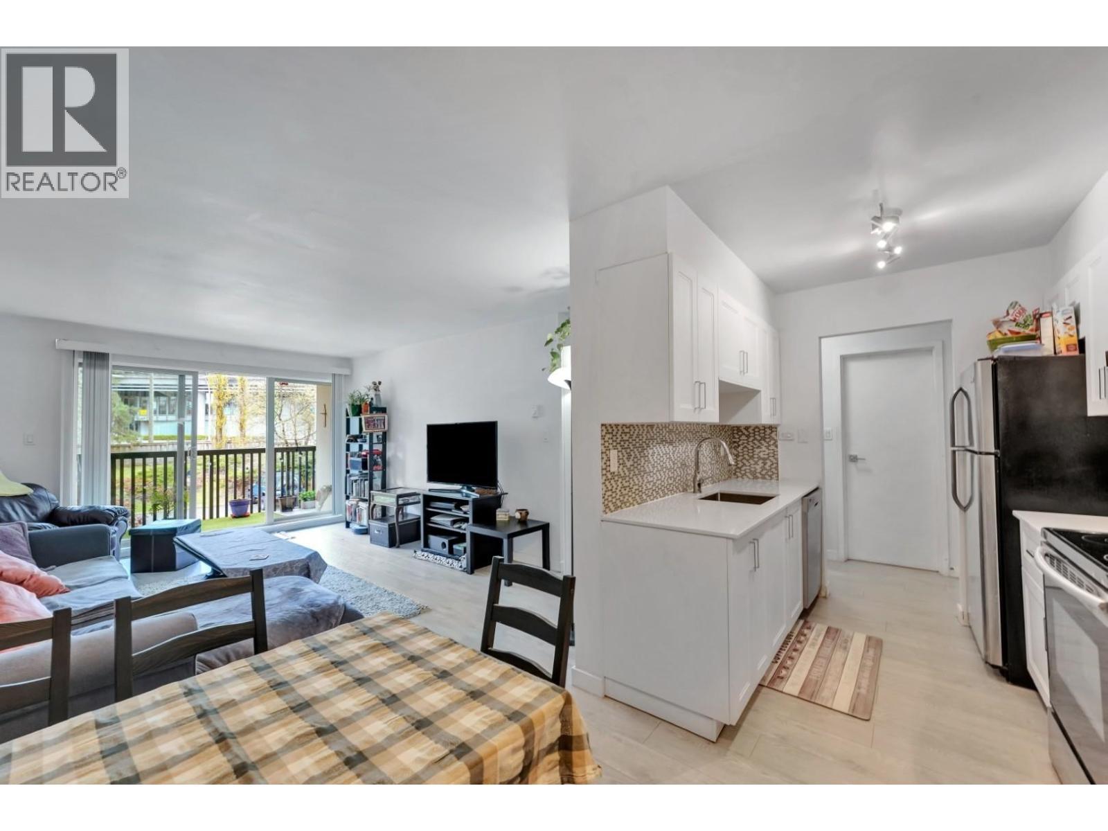 304 9847 Manchester Drive, Burnaby