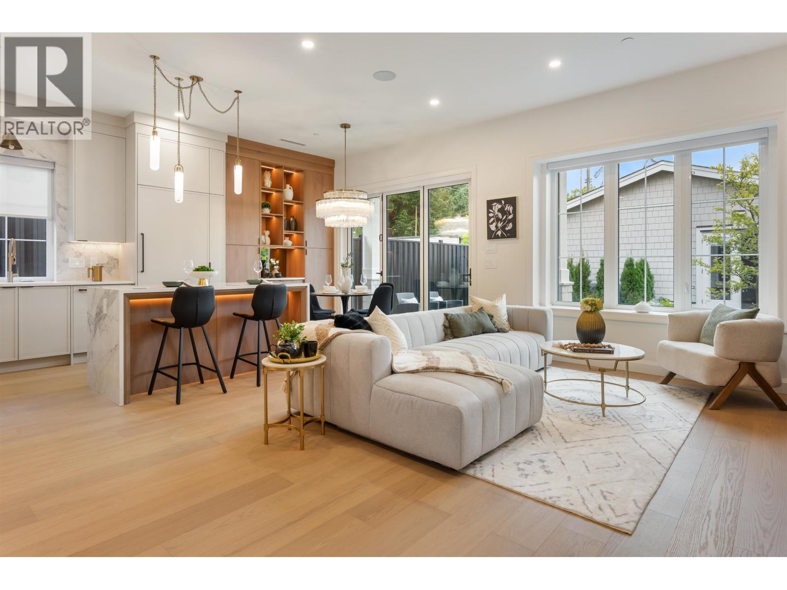 2 2256 E Pender Street, Vancouver