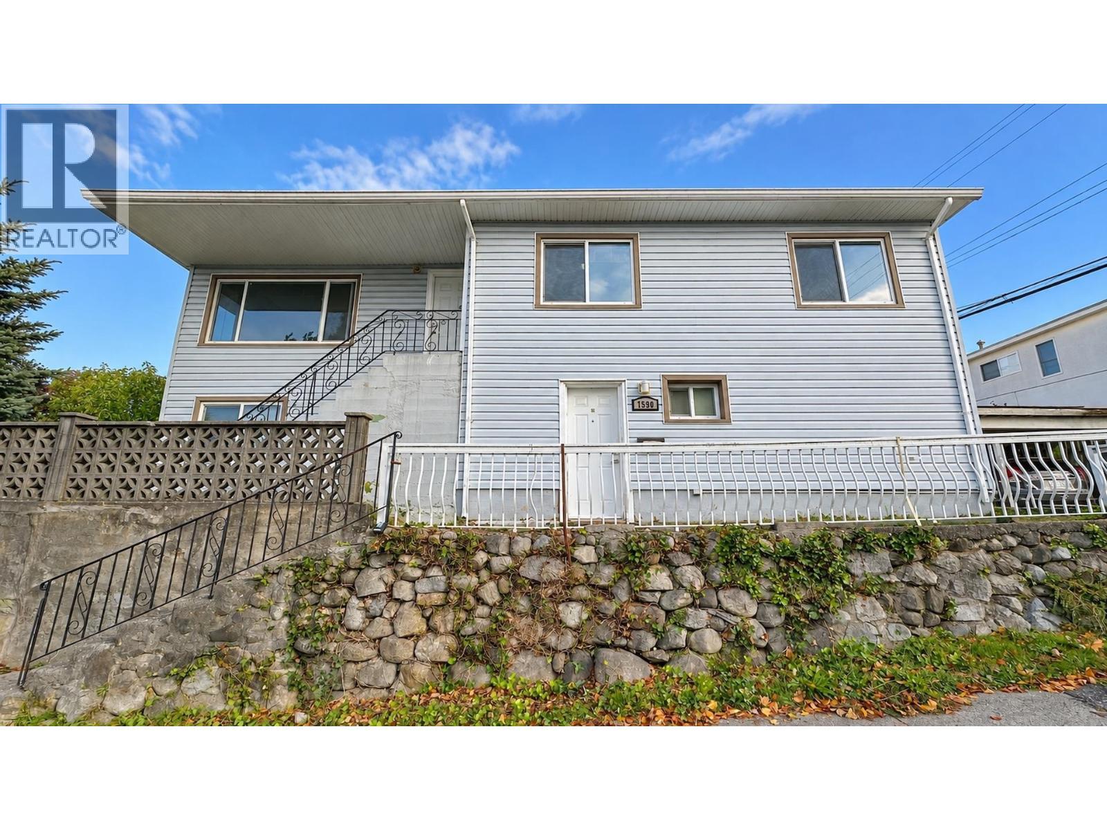 7590 Fraser Street, Vancouver