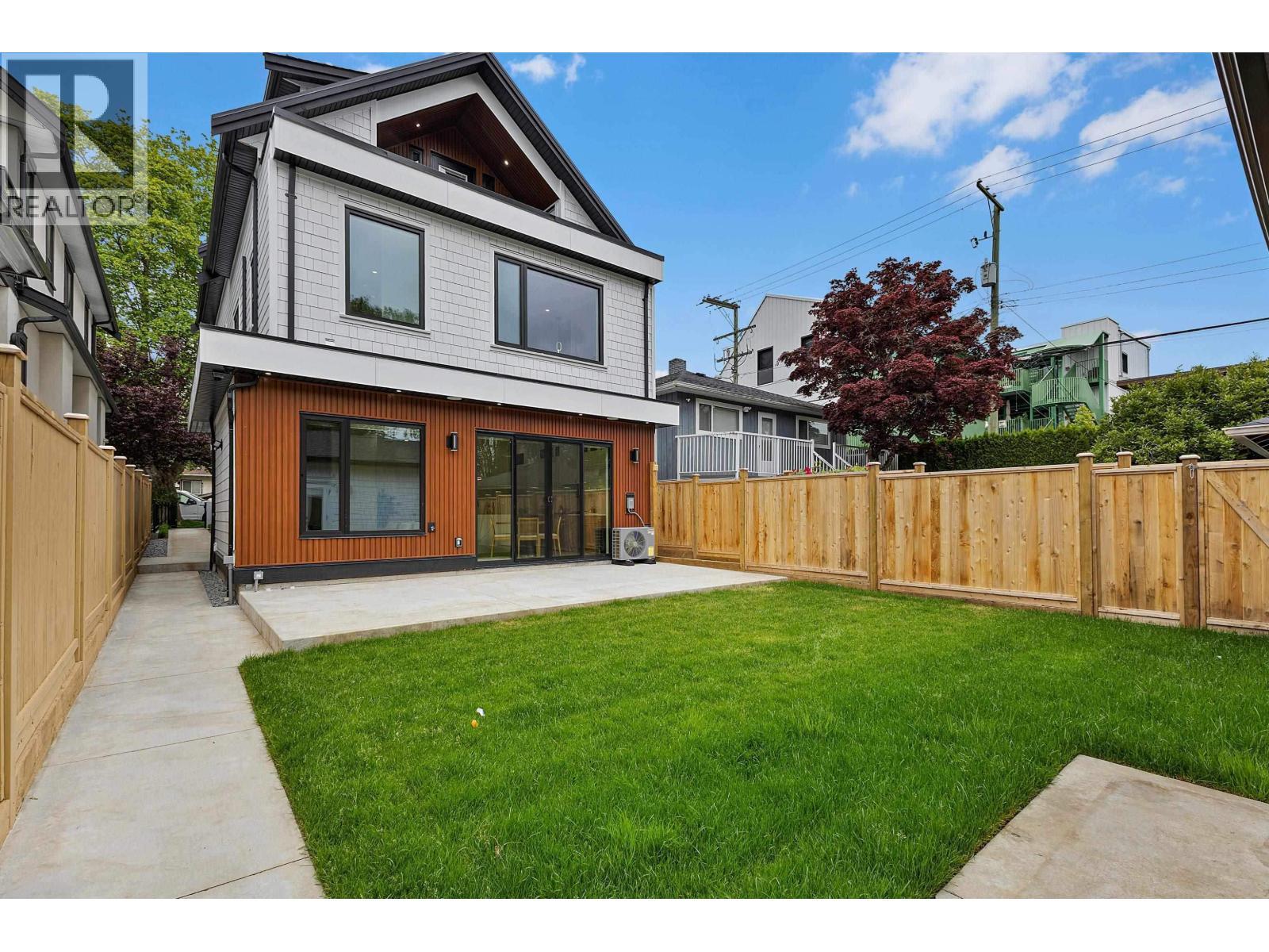 2 182 Ontario Place, Vancouver