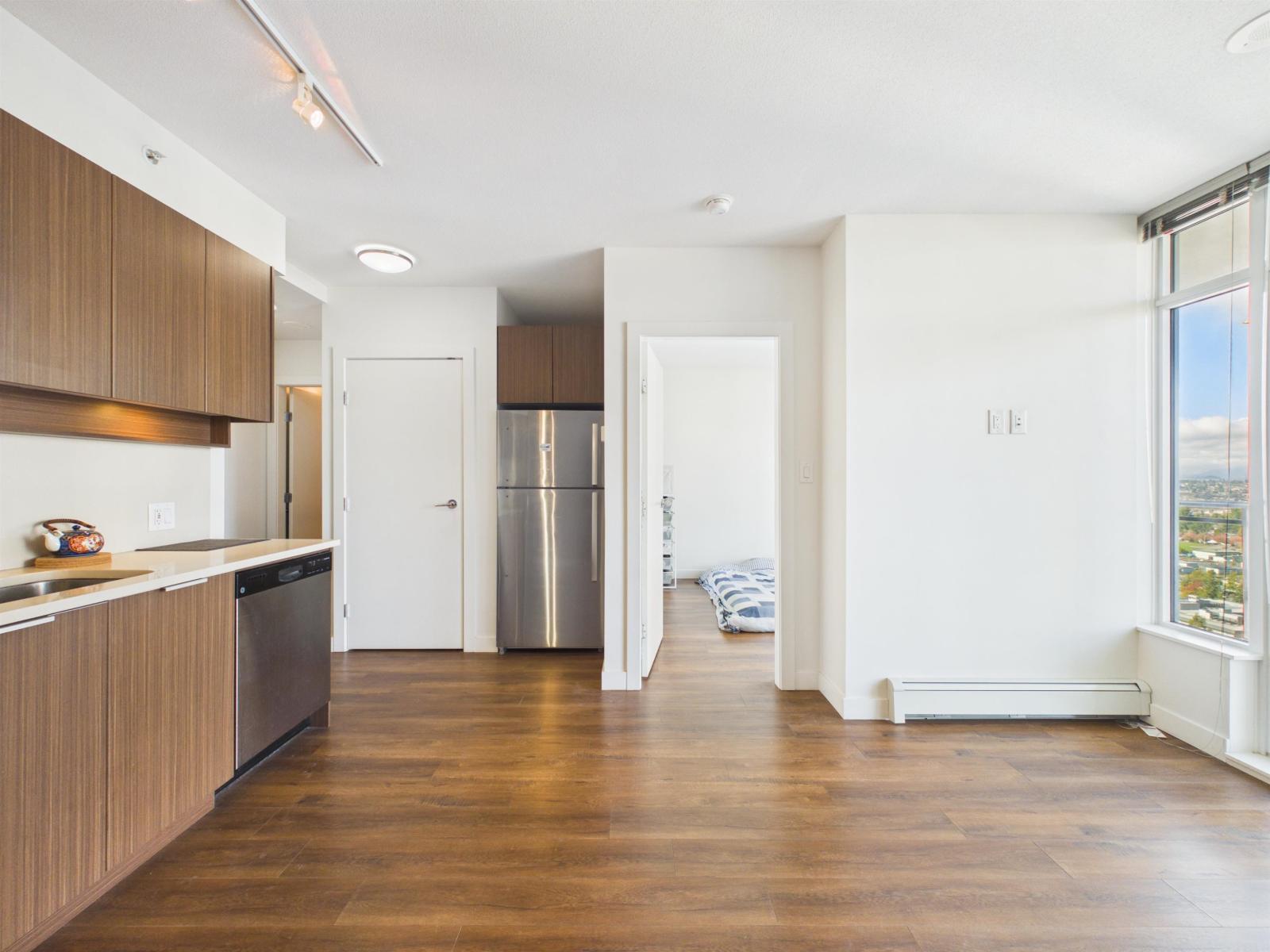 2002 13308 Central Avenue, Surrey