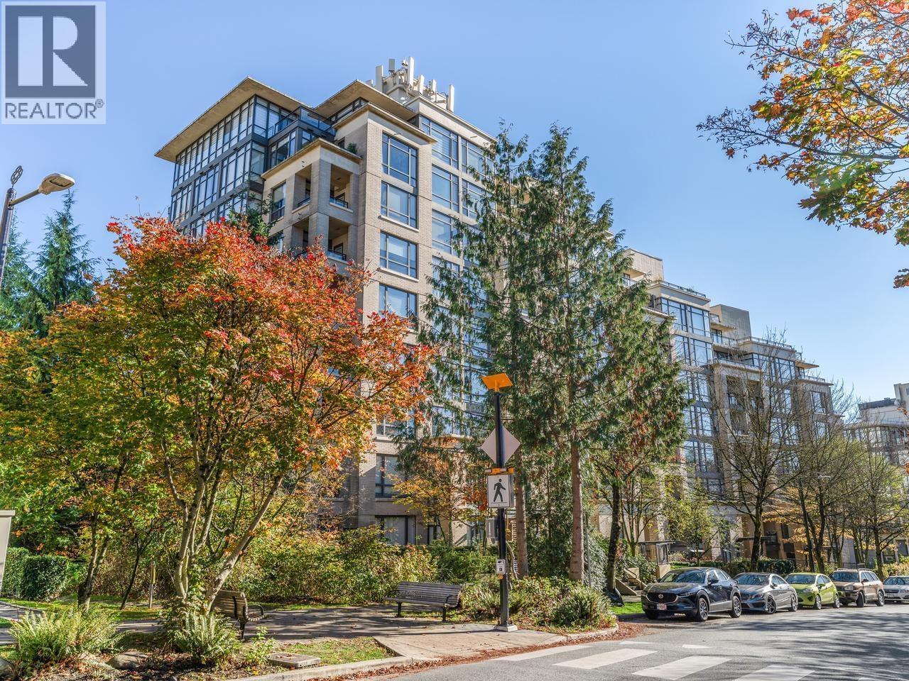 401 9300 University Crescent, Burnaby