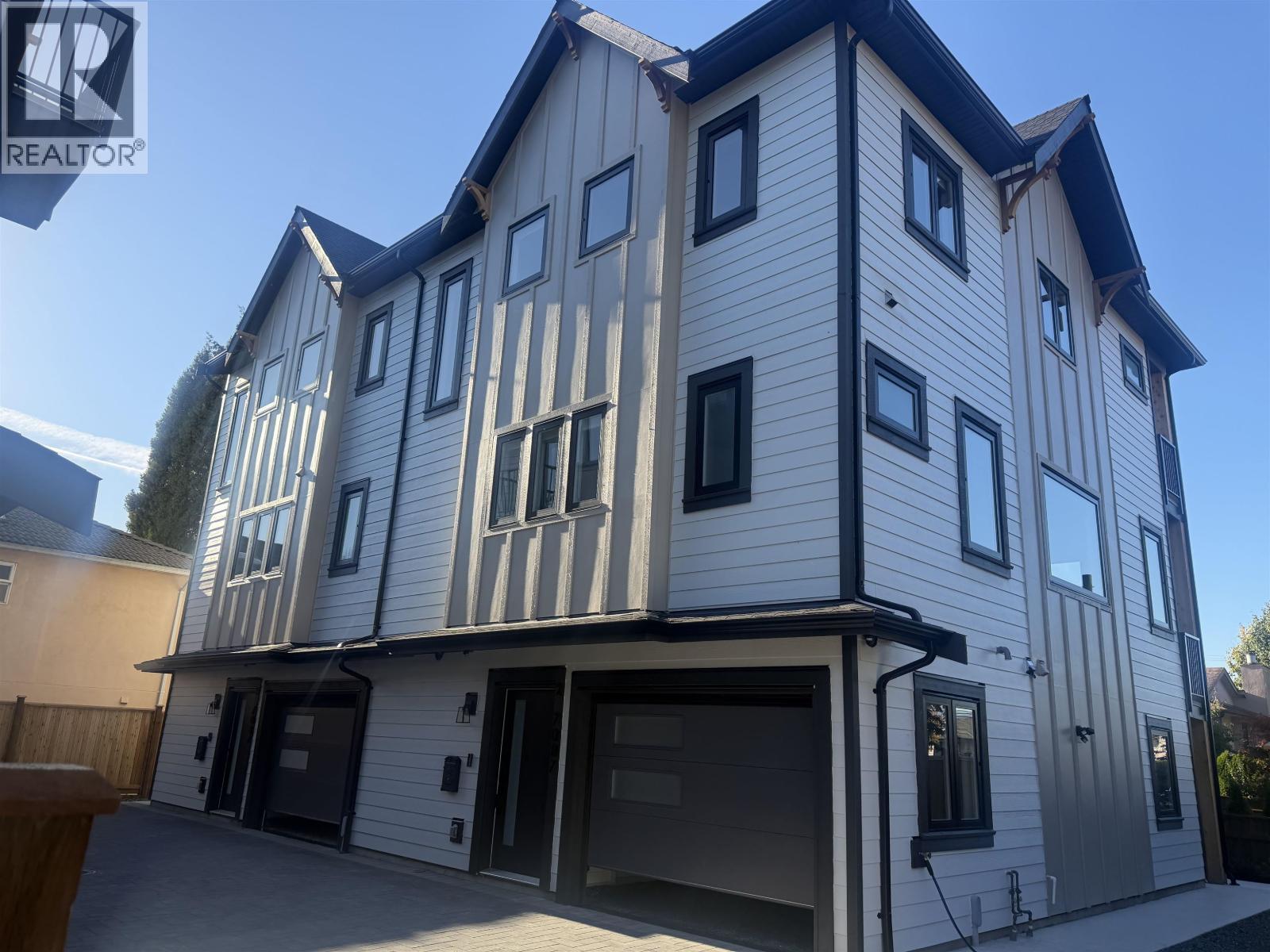 2 7087 Mary Avenue, Burnaby