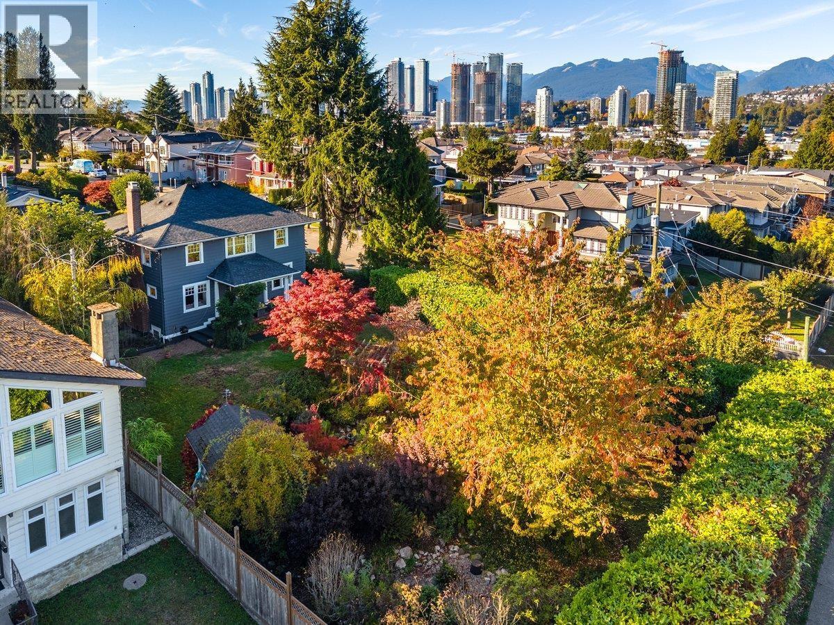 5558 Laurel Street, Burnaby