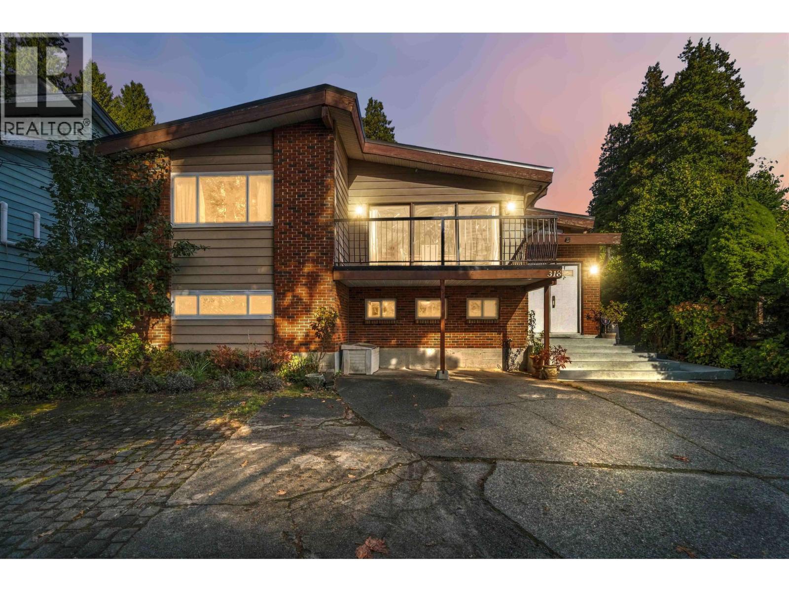318 Mariner Way, Coquitlam