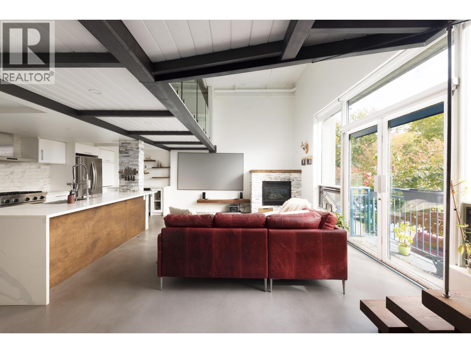 207 2001 Wall Street, Vancouver