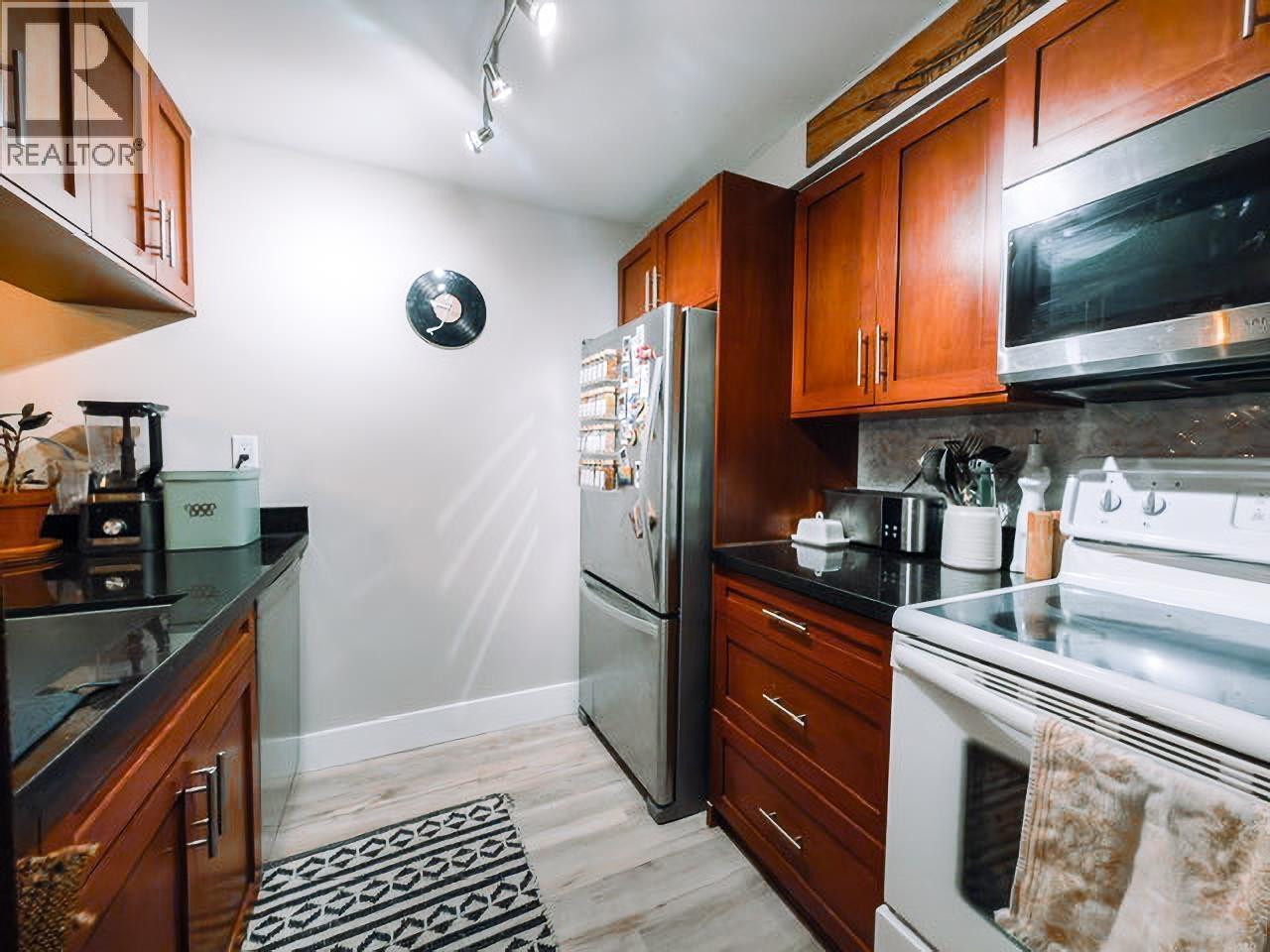 205 1270 Robson Street, Vancouver