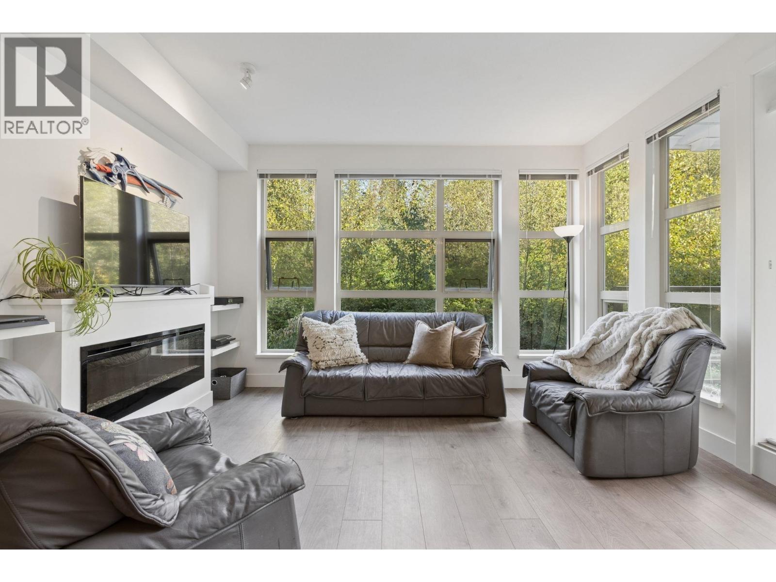 318 3602 Aldercrest Drive, North Vancouver
