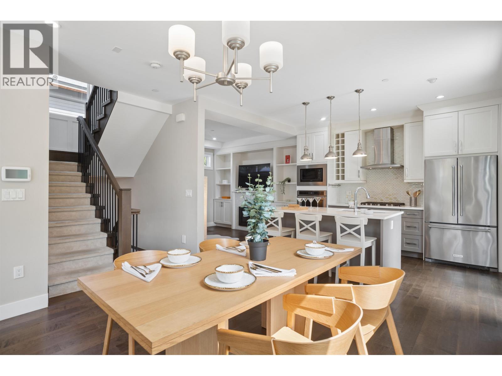 2020 Carson Court, North Vancouver