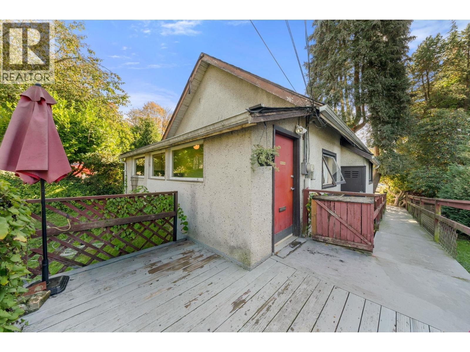 652 W 14TH Street, North Vancouver
