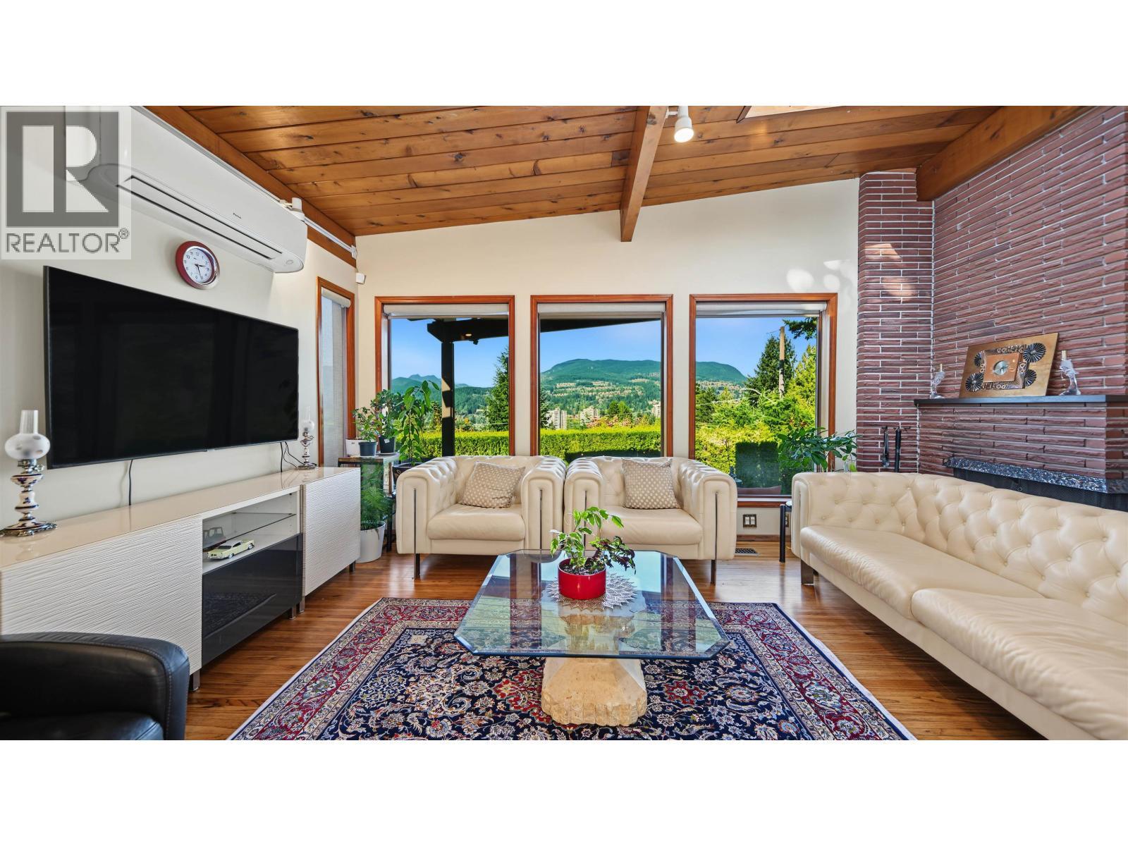 2206 Pinecrest Avenue, Coquitlam