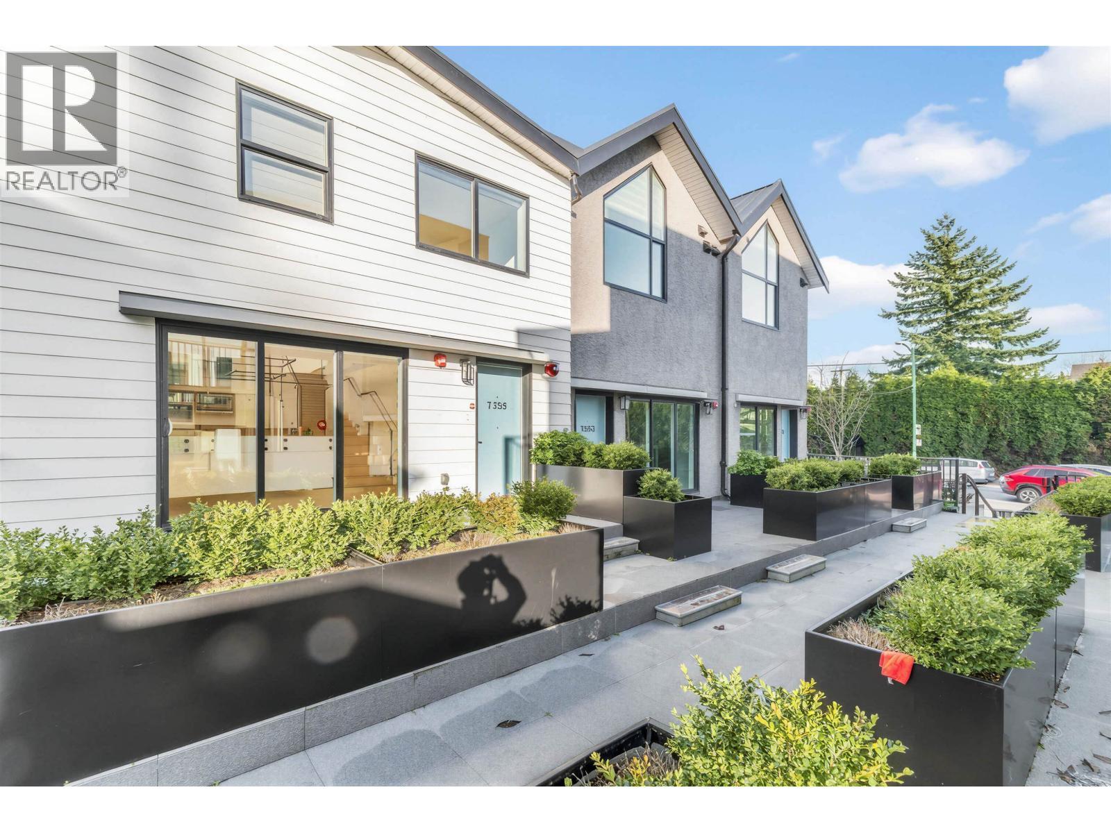 7353 Oak Street, Vancouver