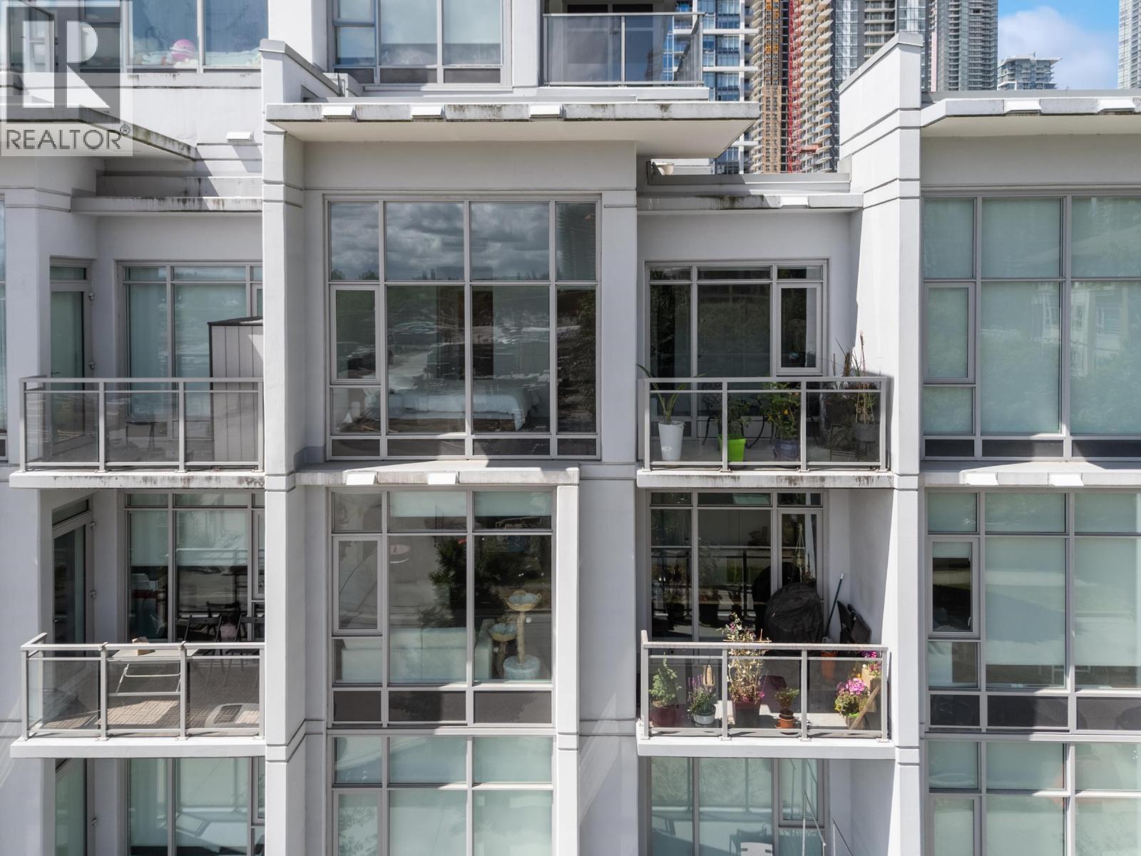 TH307 2351 Beta Avenue, Burnaby