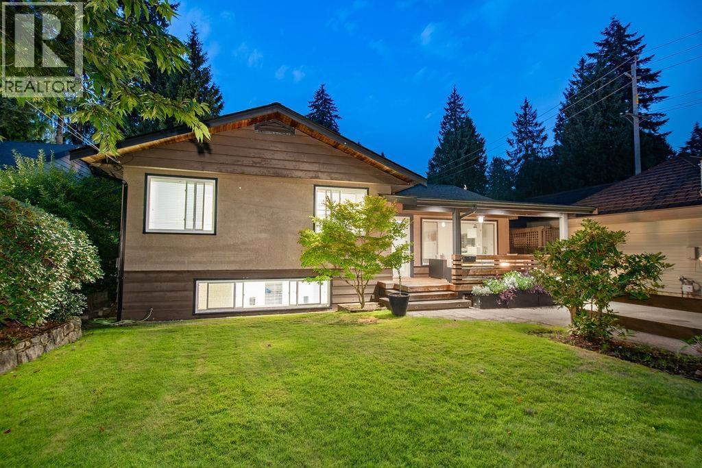 1218 W 22ND Street, North Vancouver
