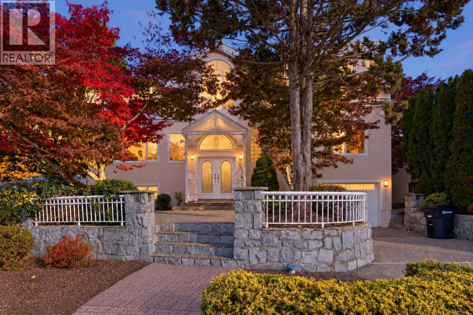 825 Everett Crescent, Burnaby