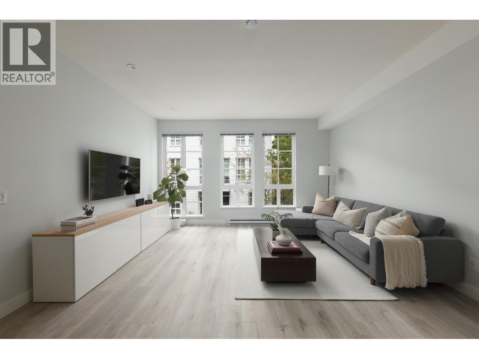136 528 Foster Avenue, Coquitlam