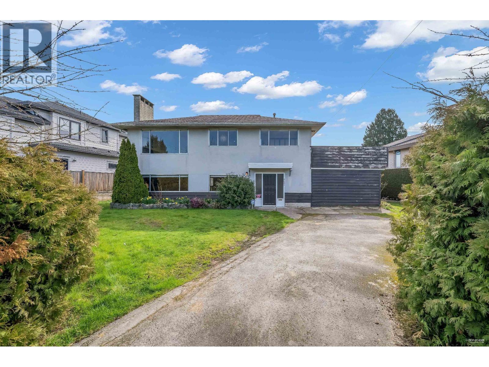 8620 Camden Crescent, Richmond