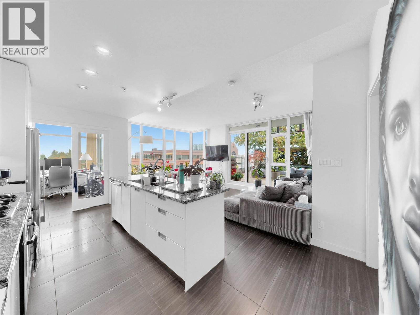 865 2080 W Broadway, Vancouver
