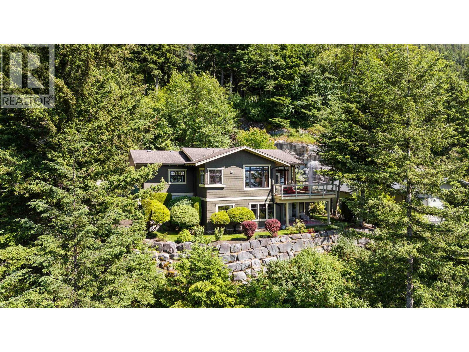 300 Ocean Crest Drive, West Vancouver