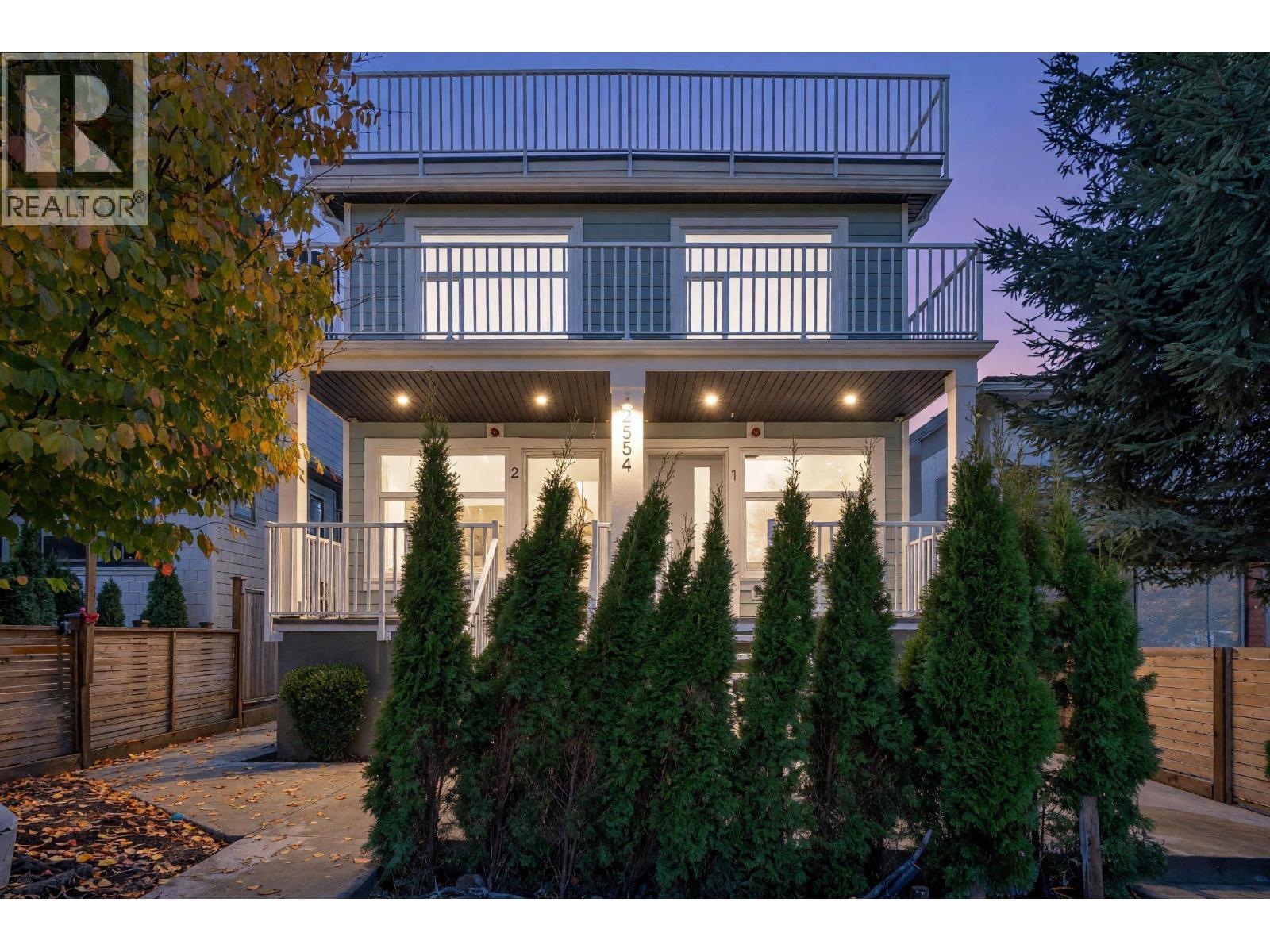 1 2554 Dundas Street, Vancouver