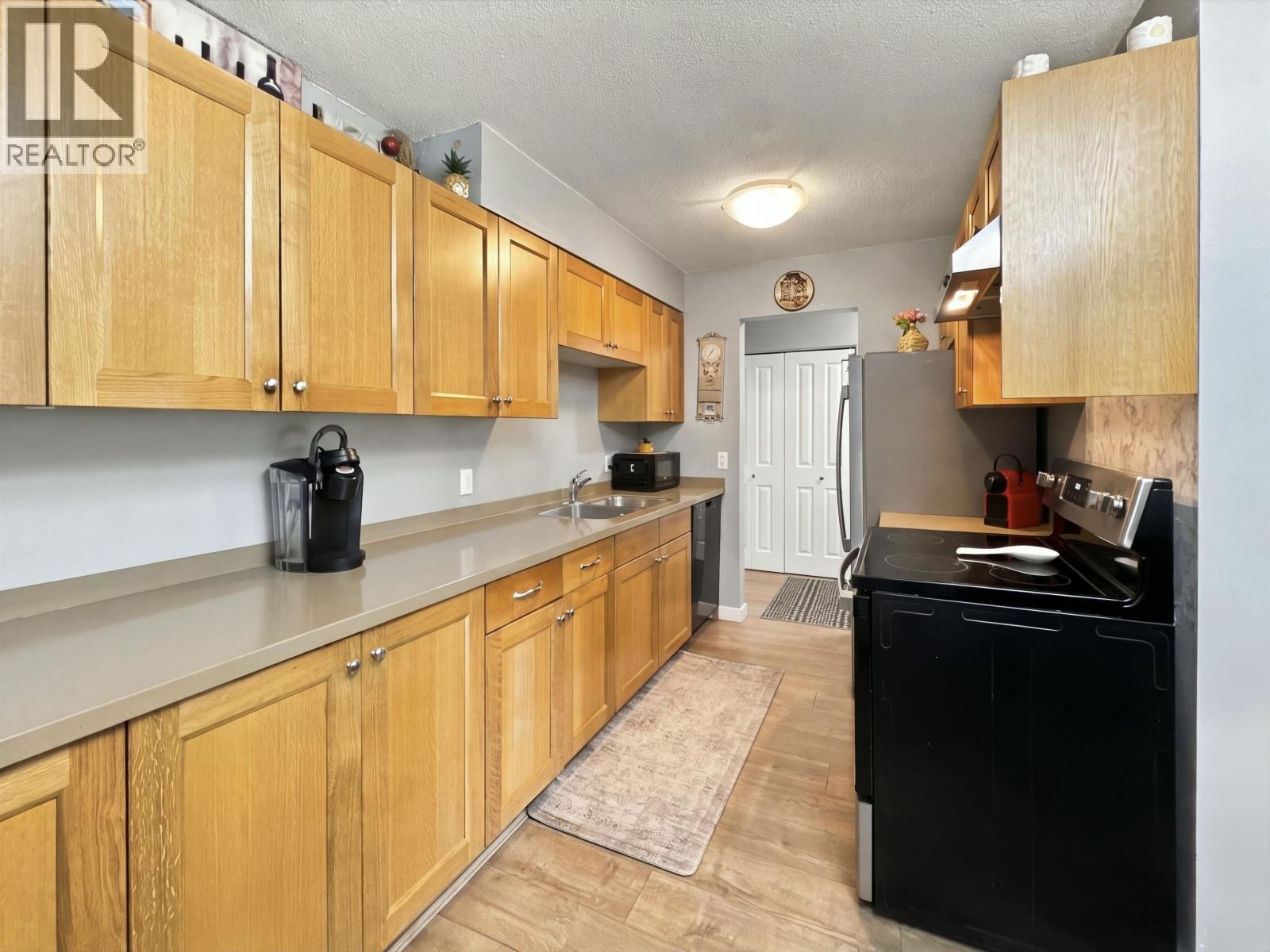 302 371 Ellesmere Avenue, Burnaby