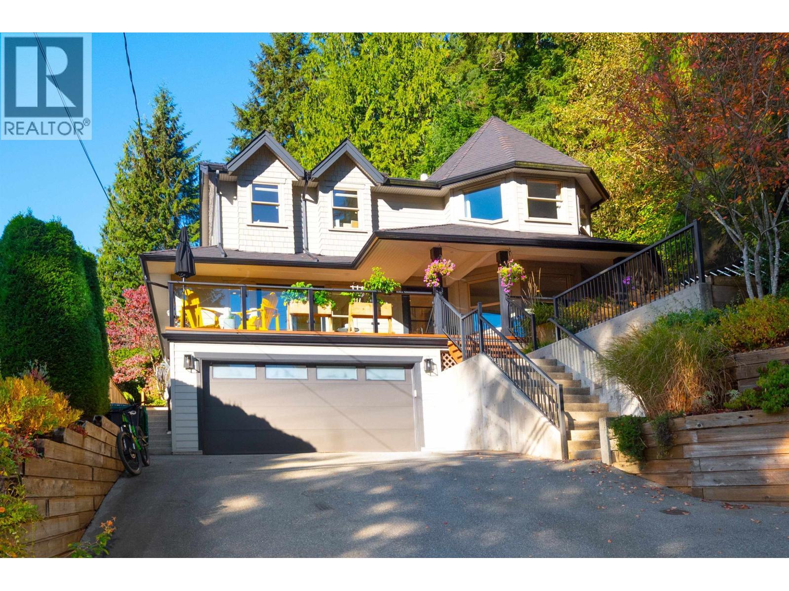 4592 Cove Cliff Road, North Vancouver