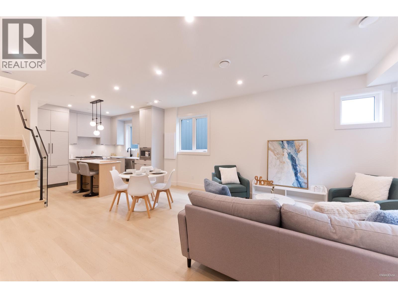 4 7270 17TH Avenue, Burnaby