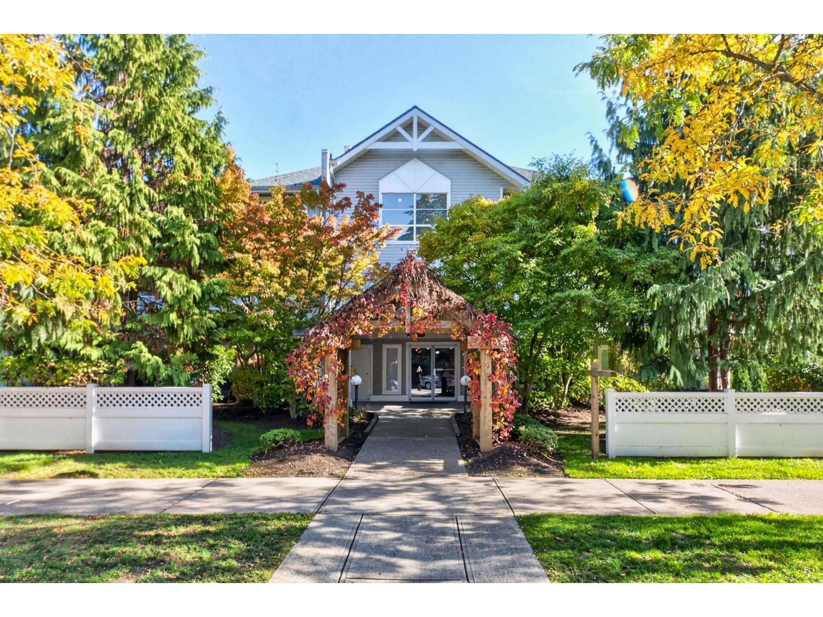 202 10130 139 Street, Surrey