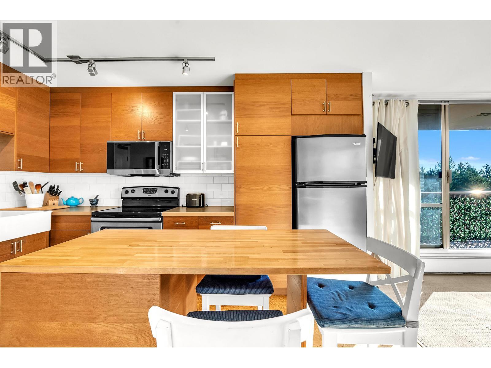 1010 2016 Fullerton Avenue, North Vancouver