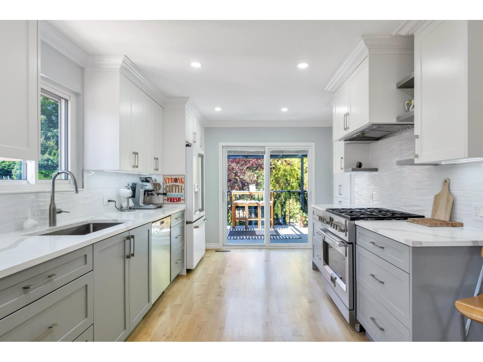 871 Kent Street, White Rock