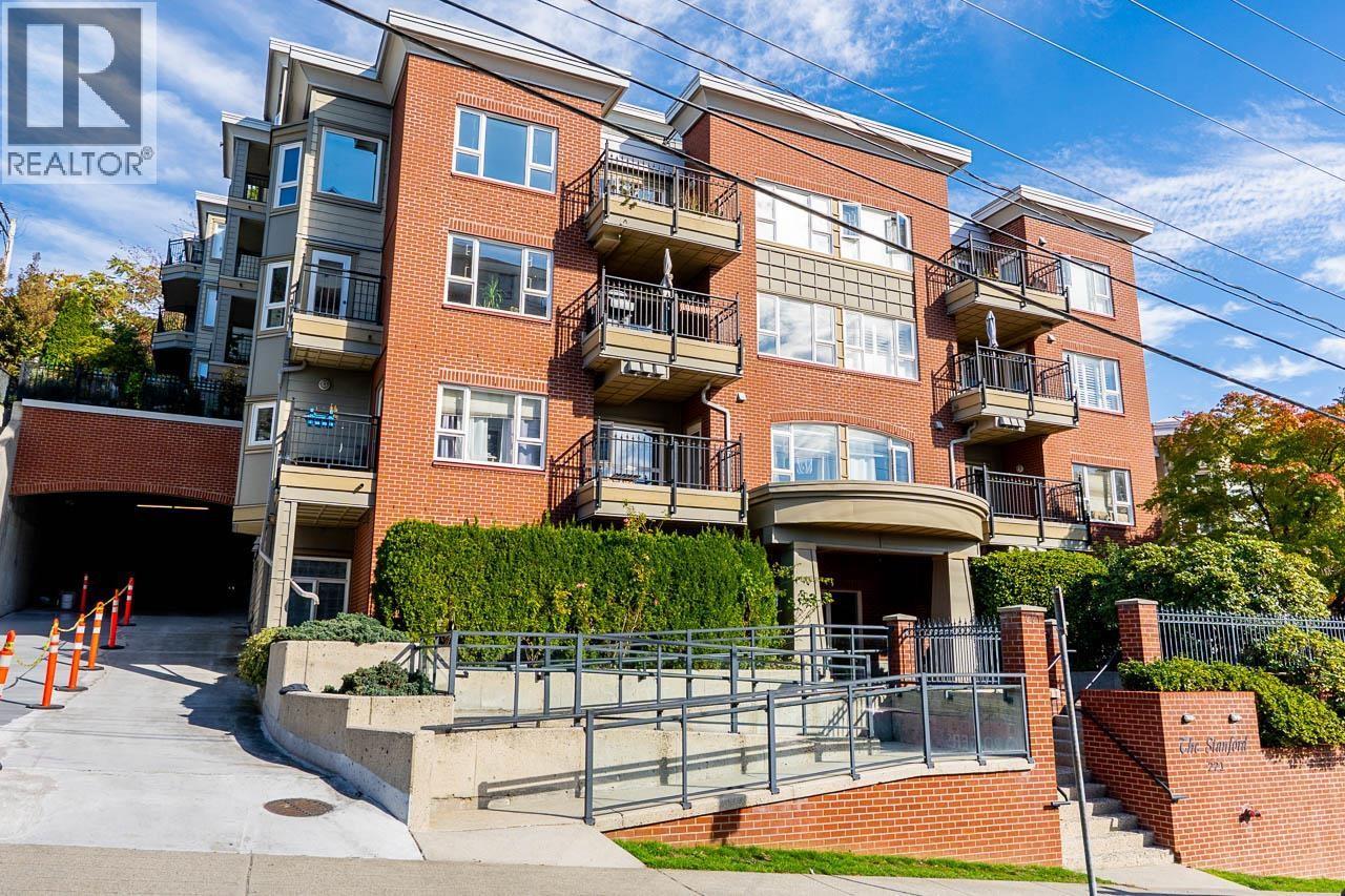 301 221 Eleventh Street, New Westminster