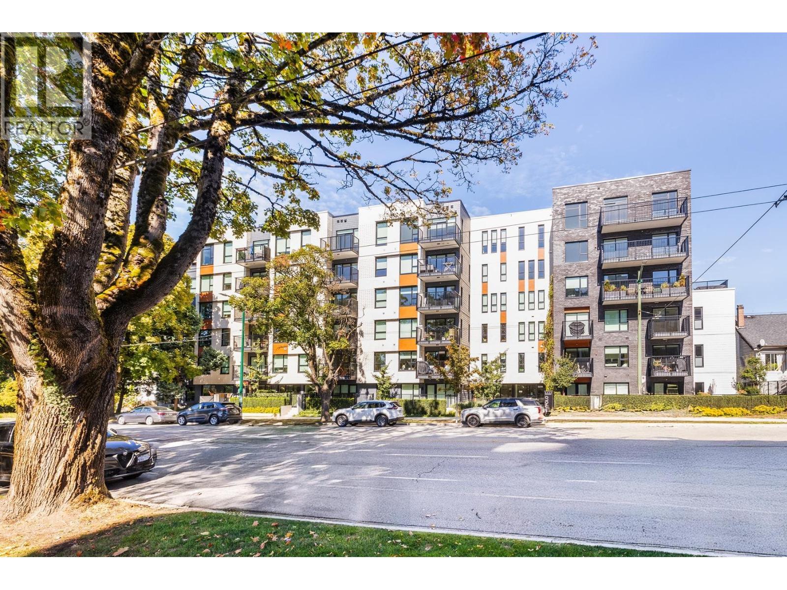 204 2235 E Broadway Street, Vancouver